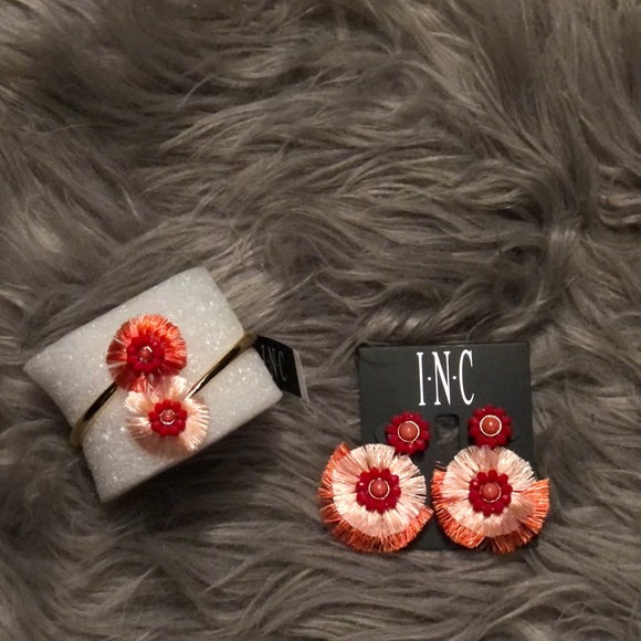 Brand new earrings and matching bracelet - Picture 1 of 4